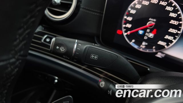 Mercedes-Benz E-Class 2019 — photo 27