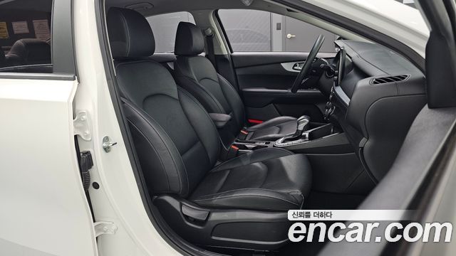 Kia K3 2022 — photo 12