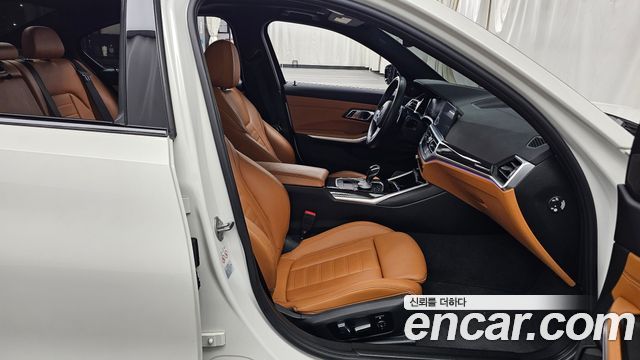 BMW 3-Series 2019 — photo 11