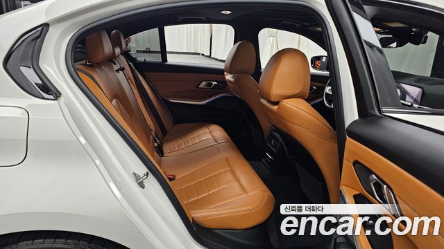 BMW 3-Series 2019 — photo 12