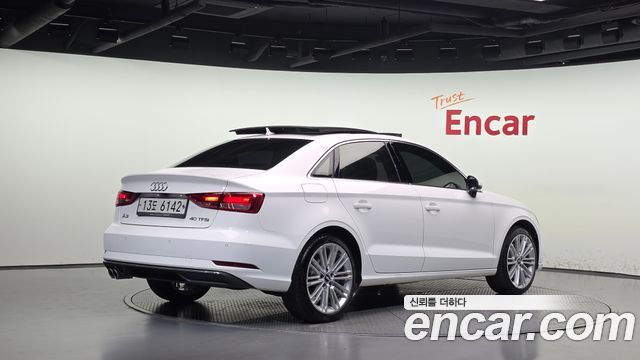 Audi A3 2018 — photo 2