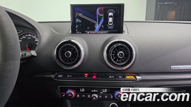 Audi A3 2018 — photo 14