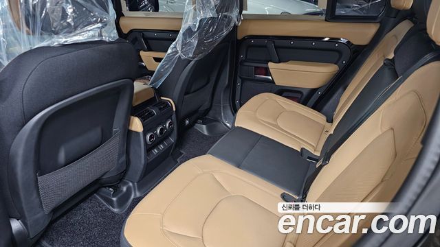 Land Rover Defender 2026 — photo 16