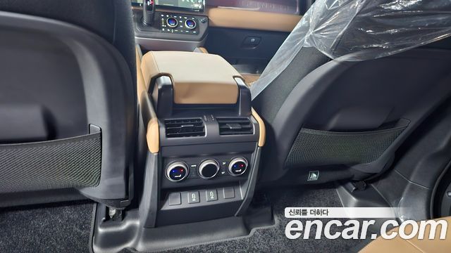 Land Rover Defender 2026 — photo 17