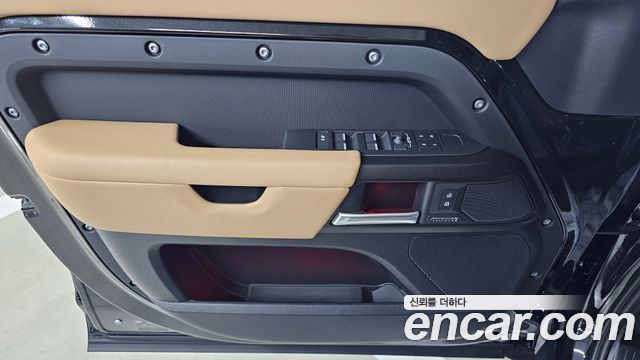 Land Rover Defender 2026 — photo 19