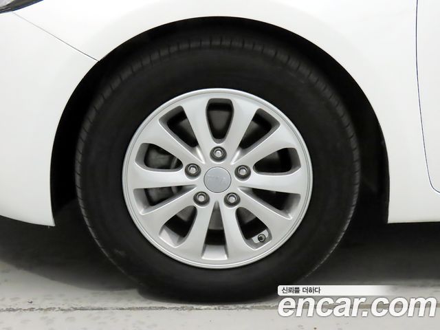 Kia K3 2015 — photo 20