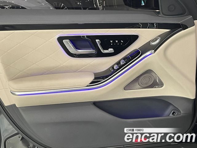 Mercedes-Benz S-Class 2022 — photo 17