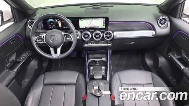 Mercedes-Benz GLB-Class 2022 — photo 10