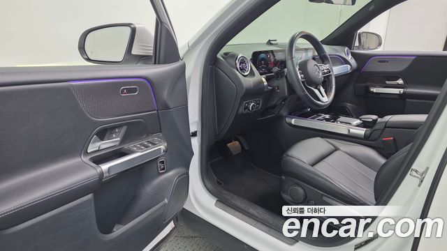 Mercedes-Benz GLB-Class 2022 — photo 13