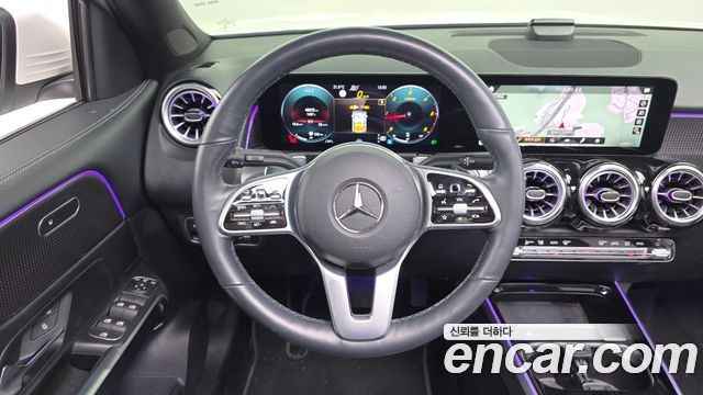 Mercedes-Benz GLB-Class 2022 — photo 20