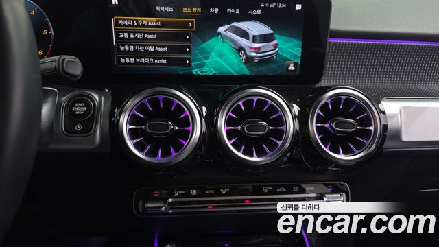 Mercedes-Benz GLB-Class 2022 — photo 21