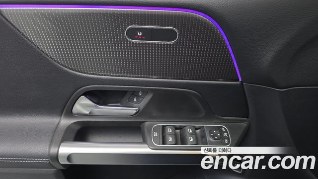 Mercedes-Benz GLB-Class 2022 — photo 26