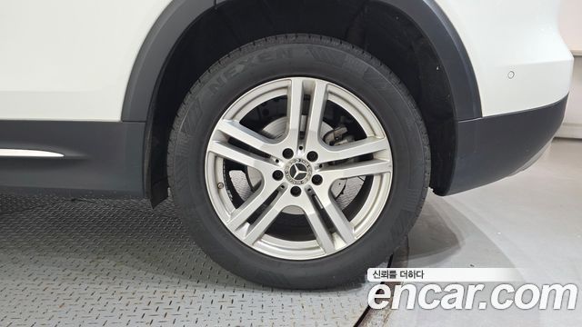 Mercedes-Benz GLB-Class 2022 — photo 7