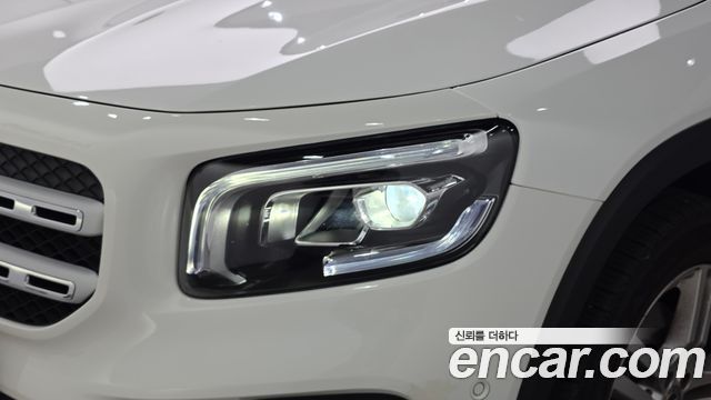 Mercedes-Benz GLB-Class 2022 — photo 8