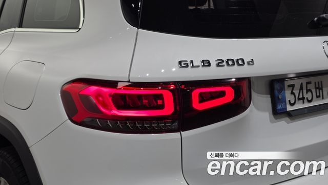 Mercedes-Benz GLB-Class 2022 — photo 9