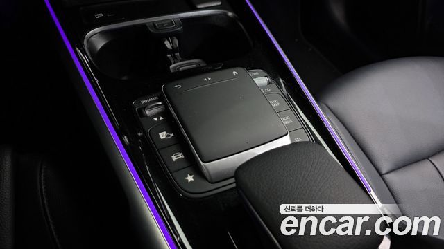 Mercedes-Benz GLB-Class 2022 — photo 28