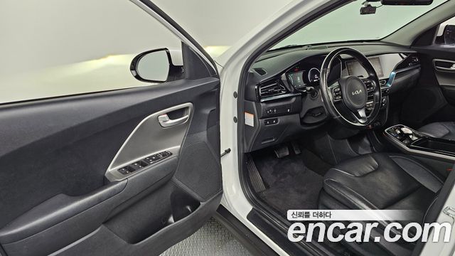 Kia Niro 2023 — photo 13