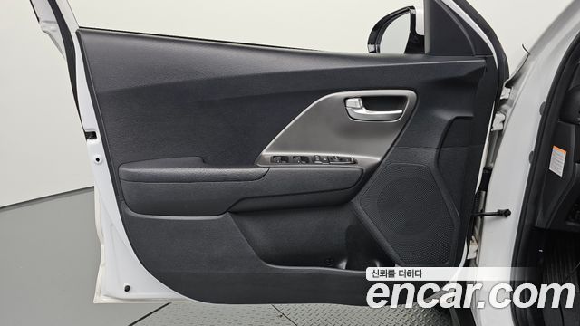 Kia Niro 2023 — photo 14