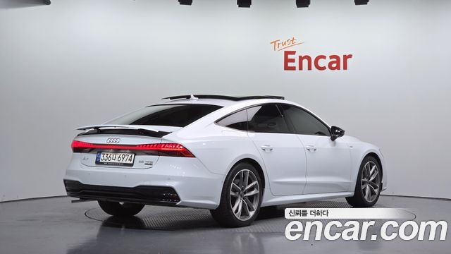 Audi A7 2022 — photo 2