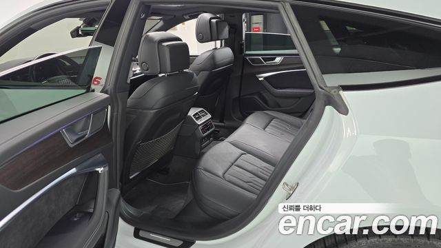 Audi A7 2022 — photo 17