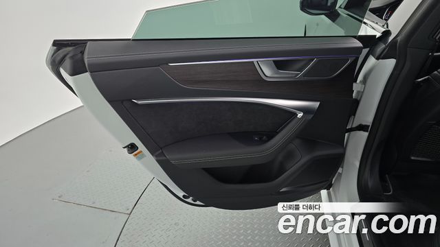 Audi A7 2022 — photo 15