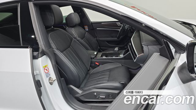 Audi A7 2022 — photo 16