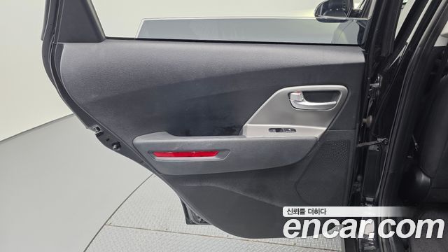 Kia Niro 2023 — photo 15