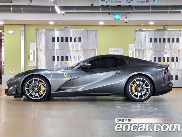 Ferrari 812 2022 — photo 2