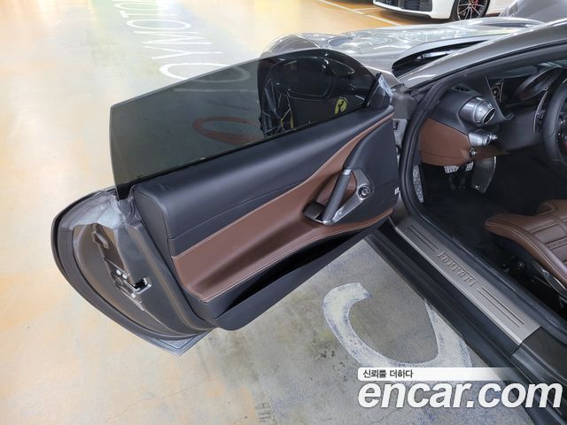Ferrari 812 2022 — photo 9