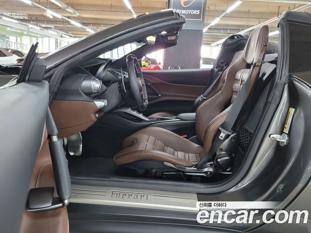 Ferrari 812 2022 — photo 10