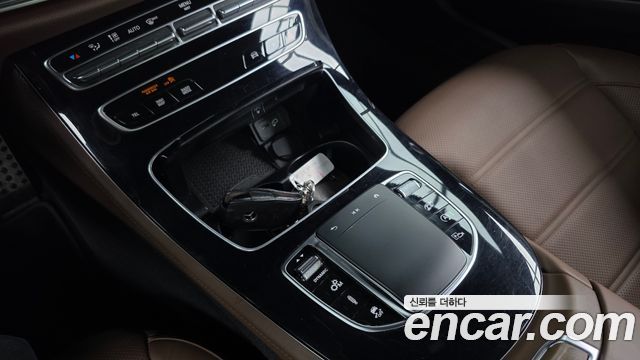Mercedes-Benz E-Class 2021 — photo 9