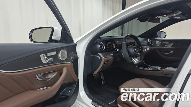 Mercedes-Benz E-Class 2021 — photo 10