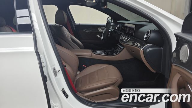 Mercedes-Benz E-Class 2021 — photo 11