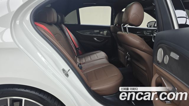 Mercedes-Benz E-Class 2021 — photo 12