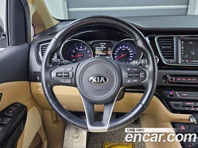 Kia Canival 2018 — photo 12