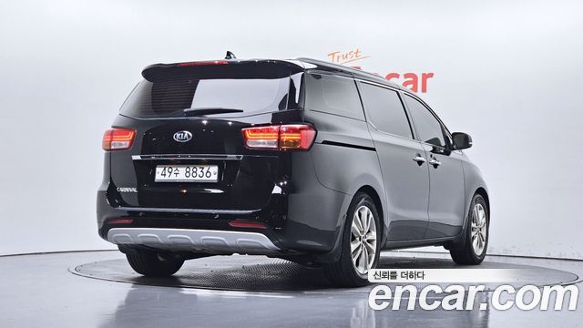 Kia Canival 2015 — photo 2