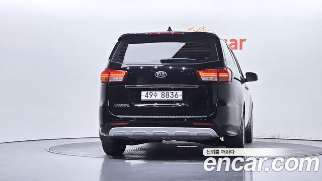 Kia Canival 2015 — photo 4
