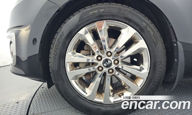 Kia Canival 2015 — photo 5