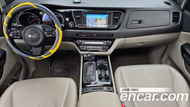Kia Canival 2015 — photo 10