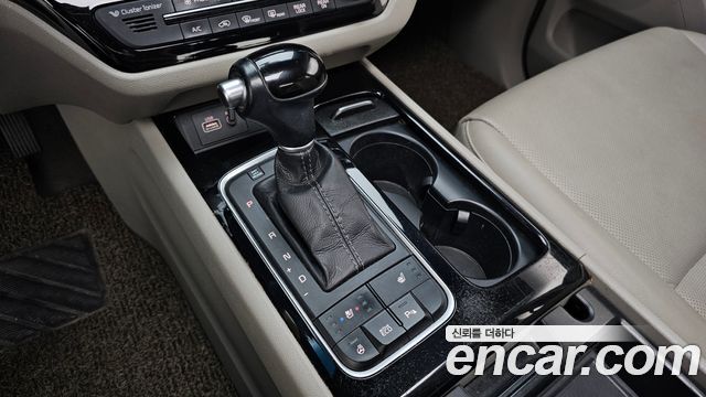 Kia Canival 2015 — photo 12