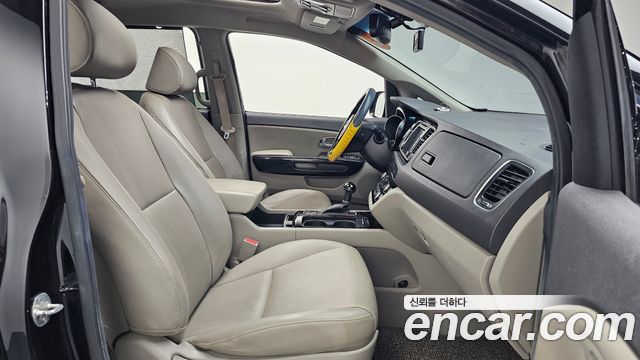 Kia Canival 2015 — photo 17