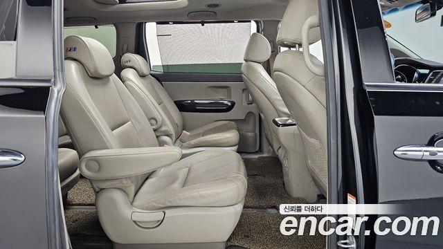 Kia Canival 2015 — photo 18