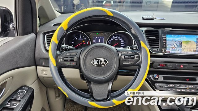 Kia Canival 2015 — photo 20
