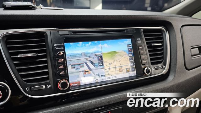 Kia Canival 2015 — photo 23