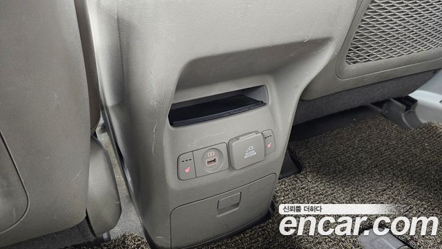 Kia Canival 2015 — photo 24
