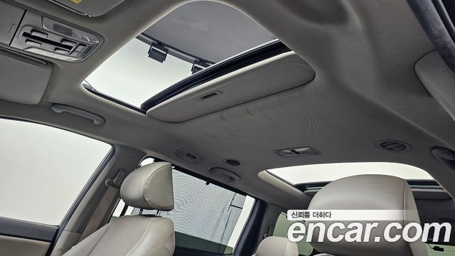 Kia Canival 2015 — photo 25