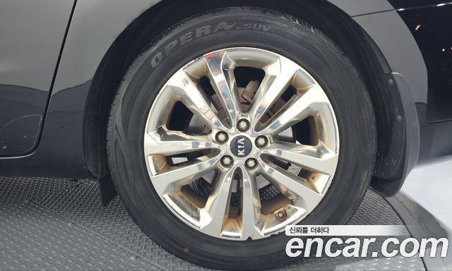 Kia Canival 2015 — photo 7