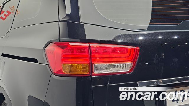 Kia Canival 2015 — photo 9