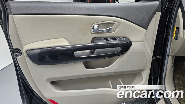Kia Canival 2015 — photo 14