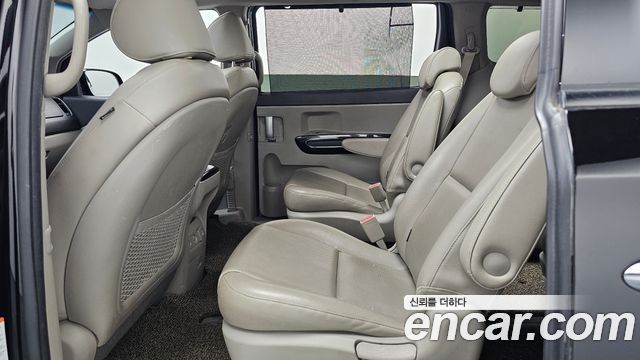Kia Canival 2015 — photo 16